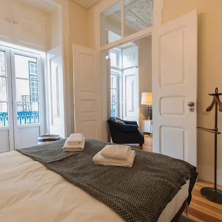 Lovelystay - Cozy Duplex In Alfama 리스본