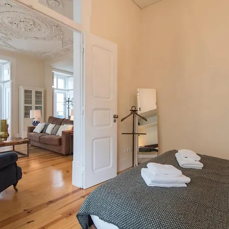 아파트 Lovelystay - Cozy Duplex In Alfama