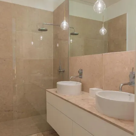 Lovelystay - Cozy Duplex In Alfama 리스본