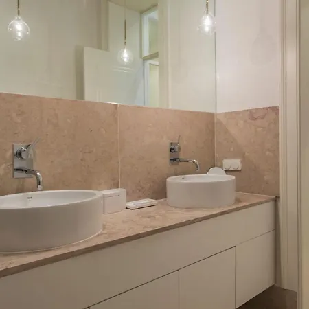 Lovelystay - Cozy Duplex In Alfama 리스본